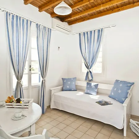 Gryparis' Club Apartment *