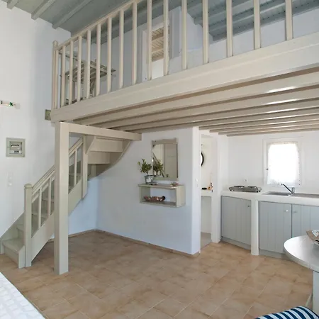 Gryparis' Club Apartment