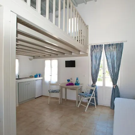 Gryparis' Club Apartamento