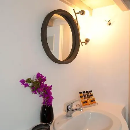 Gryparis' Club Apartamento *