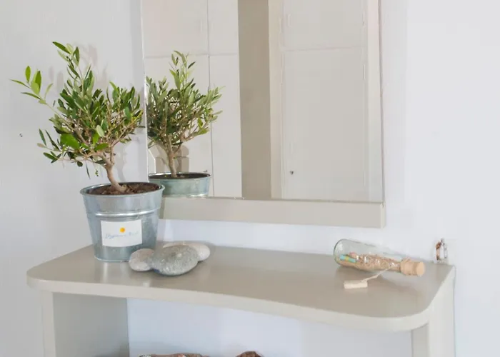 Gryparis' Club Mykonos Town