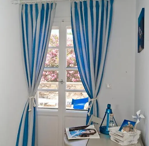 Gryparis' Club Mykonos Town