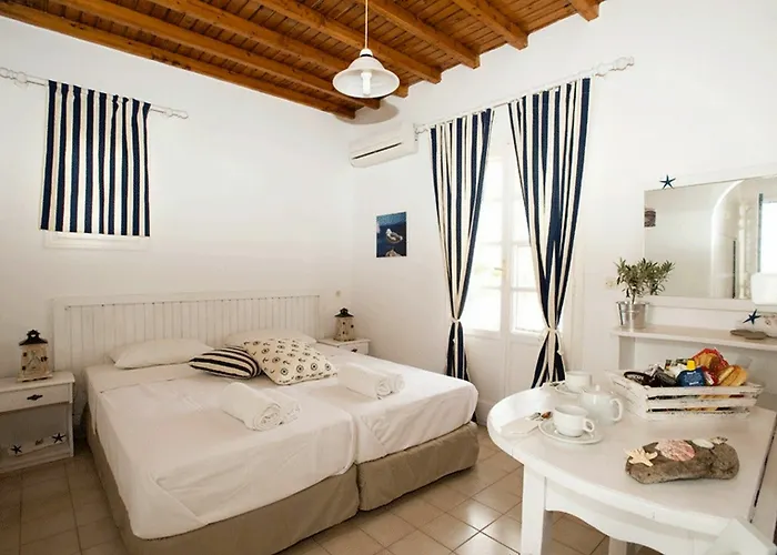 Gryparis' Club * Mykonos Town